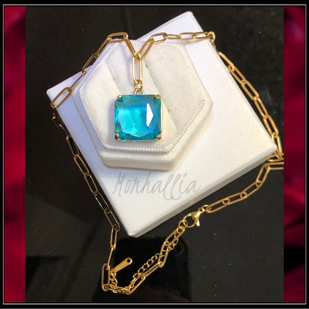 ICE CUBE TURQUOISE BLUE EMERALD CUT GOLD TRANSLUCENT PAPERCLIP LUCITE NECKLACE - Picture 2 of 5